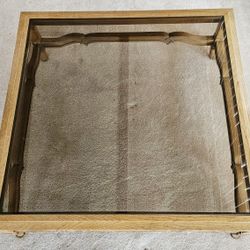 ***Beautiful Glass Coffee Table (48"x48"x 16") Heavy***