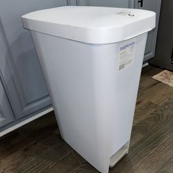 11 Gal . Slim-StepOn Wastebasket 