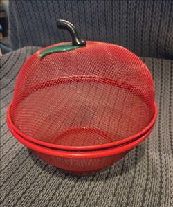 Apple shape wire mesh basket