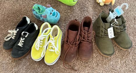 Boys shoes size 3y free with purchase