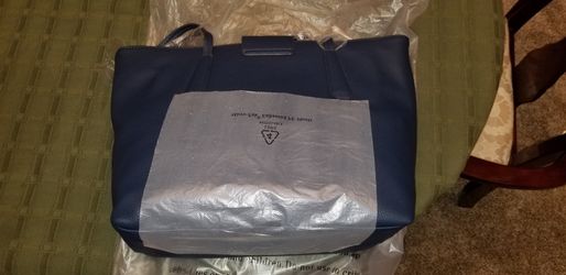 Tahari women's handbag purse fashion style carrying bag