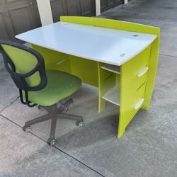 Desk - No Screws, Easily Stackable And Removable