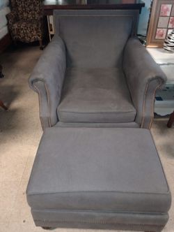 Gray Upholstered Armchair with Ottoman