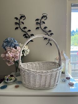 Large White Wicker Basket with Handle (Pick up🛒 In Bellevue)*Check out my Other Posts