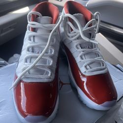 🍒 Jordan retro 11 mens size 10.5 excellent condtion. (still new)