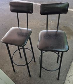 Bar Chairs 2 With Backrest & Footrest (like New)