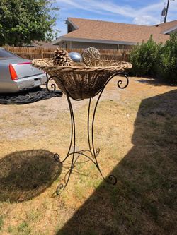 Large basket with steel frame