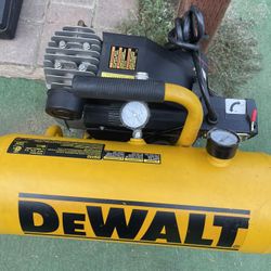 DEWALT 4 Gal. Portable Electric Air Compressor for Sale in La