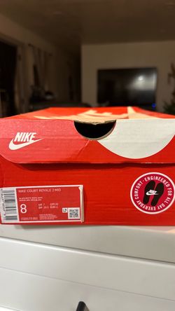 NIKE COURT ROYALE 2 MID