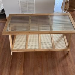 Glass Top Coffee Table / Centro De Mesa De Vidrio