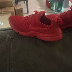 Nike Presto Fly - Size 7Y