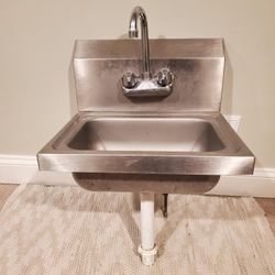 17"W STAINLESS STEEL SINK with FAUCET 