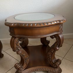curved traditional end table 