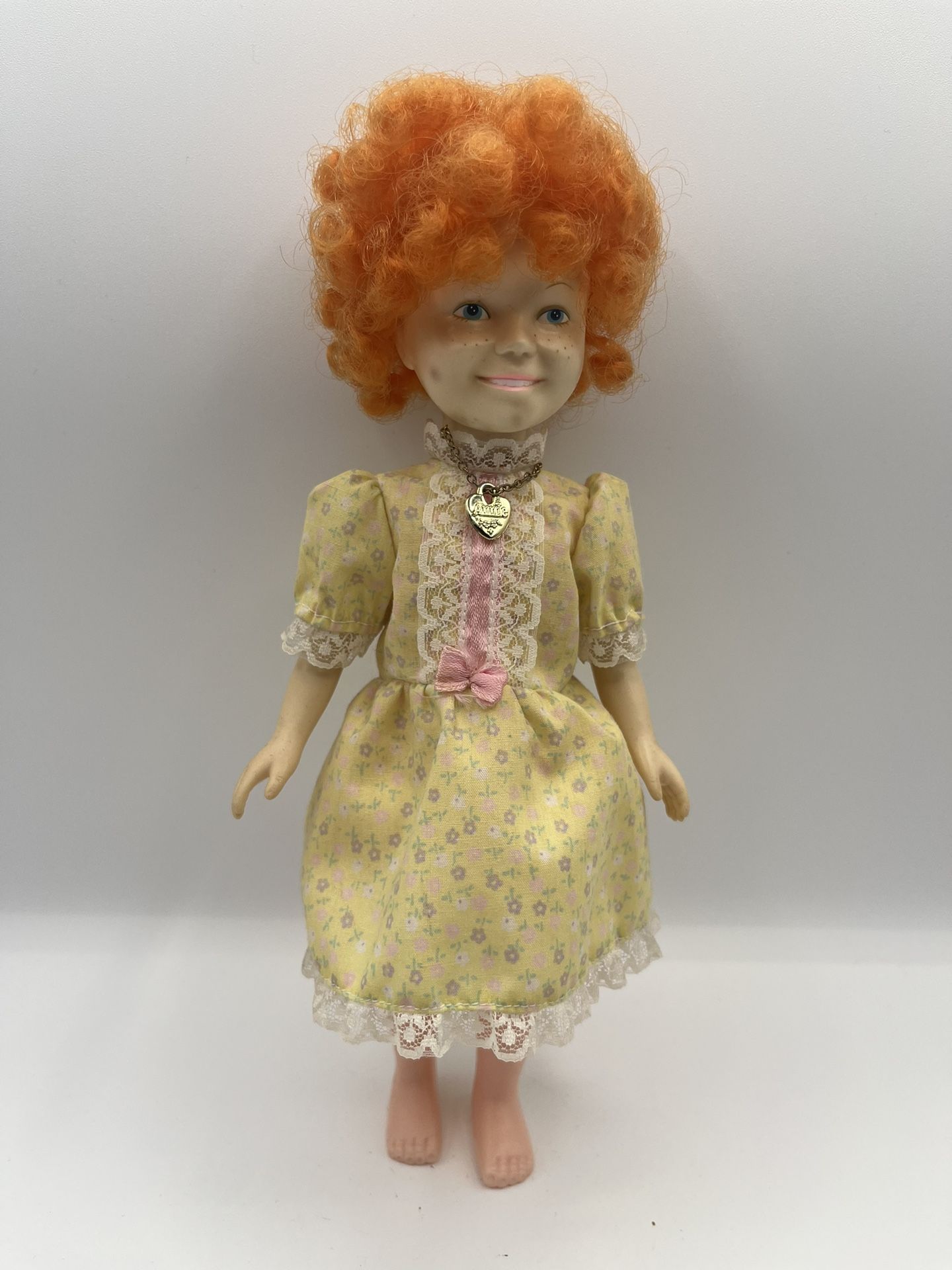 Vintage 1982 Tribune Company Little Orphan Annie Doll. Knickerbocker Toy Co.