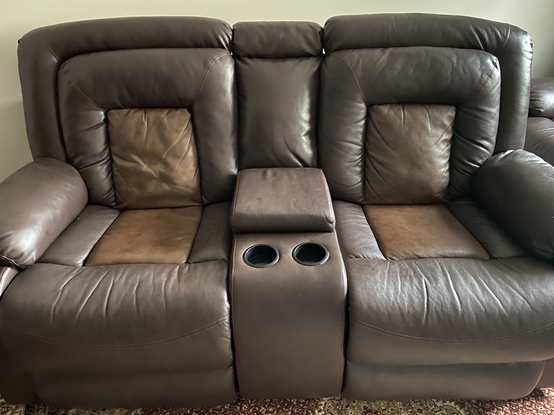 Recliner couch ,no rupture ,like new , reason off sale not enough space for it