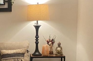 Like new dark wood lamp