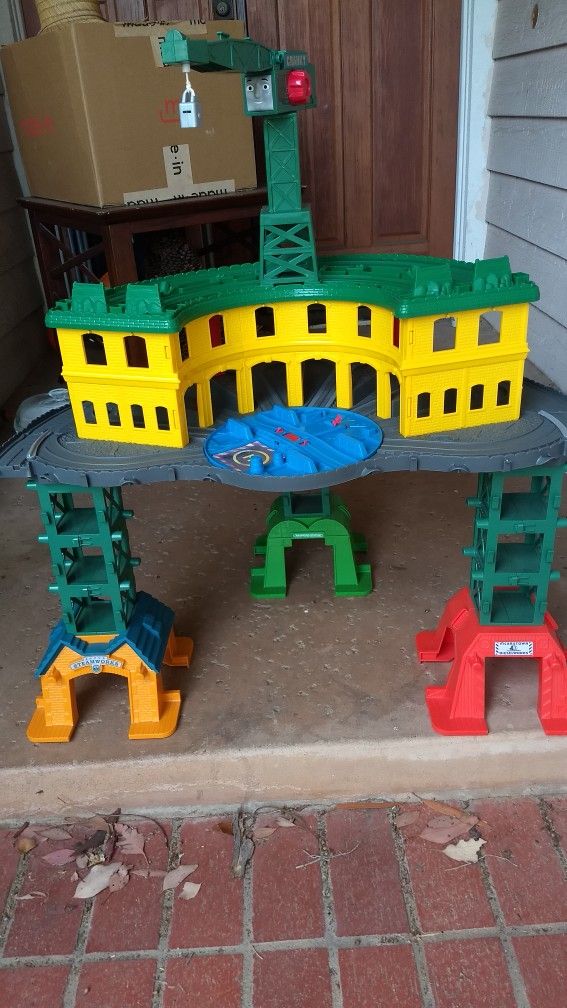 Thomas And Friends Train Station with The Train Set