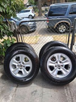 Goodyear fortera P 245/70/17
