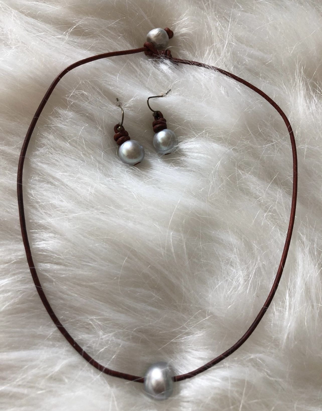 Leather Choker With A Single Freshwater Pear And Earrings