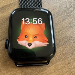 Apple Watch Series 9 WiFi with black Apple Milanese Band 