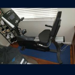 Life Fitness R1 Recumbent Exercise Bike