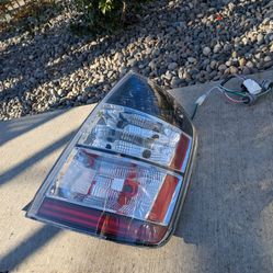 2004, 2005, 2006, 2007, 2008, 2009 Toyota Prius Right Passenger Side Tail Light With Connectors Excellent