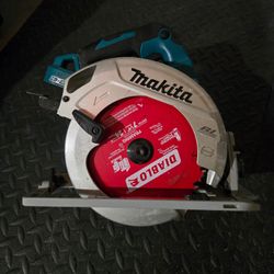 Makita Circular Saw- LIKE NEW