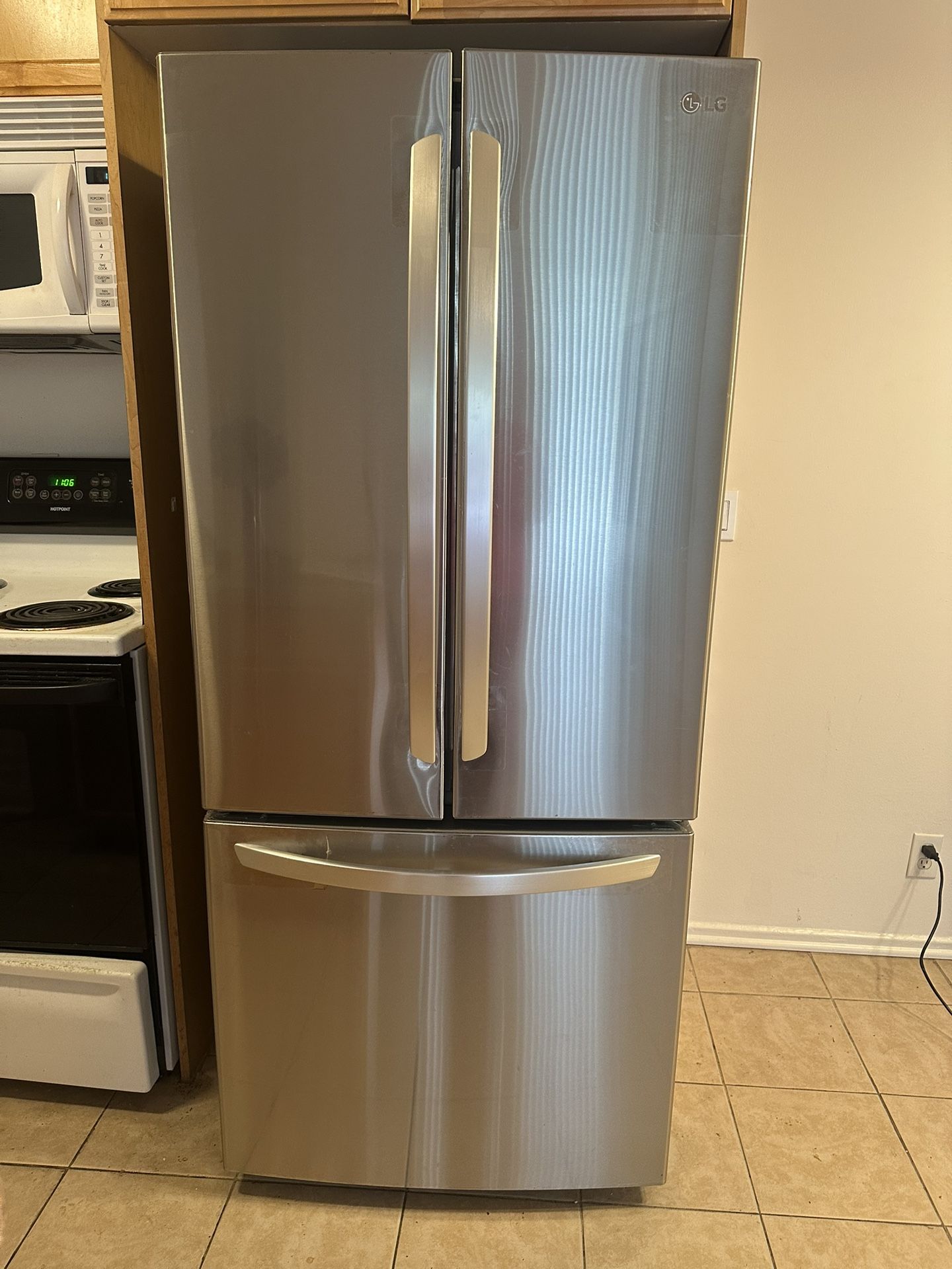 LG refrigerator with French doors and bottom freezer drawer.    H- 69”, W- 30”, D- 30” Like new still has the plastic on it no dents no scratches. I u
