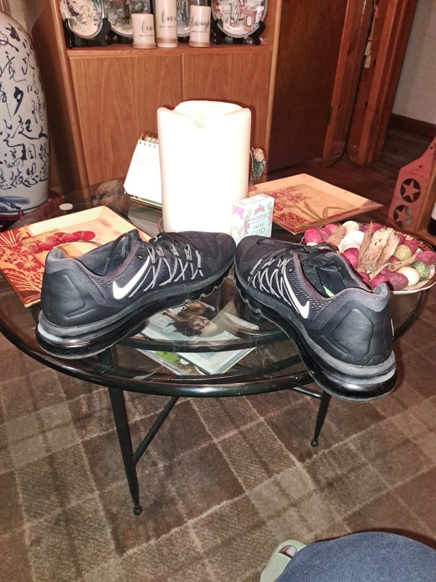 Black Nike Runner Tennis Shoe. Have Been Worned