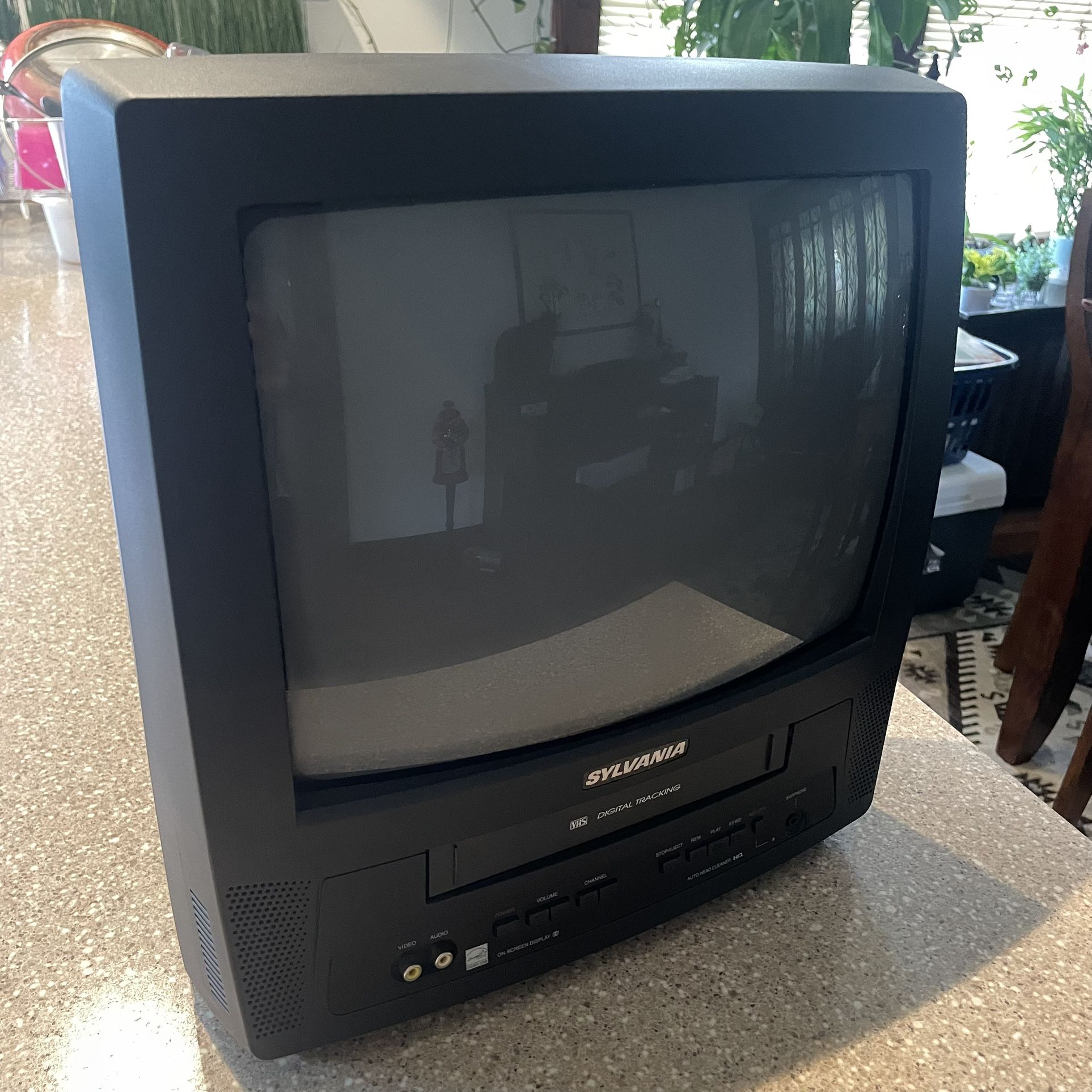 CRT VCR Combo Tv