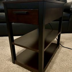 Franklin Hammary Charging Chairside Table