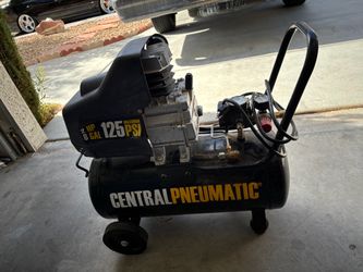 Central Pneumatic 8 Gal 125 PSI Air Compressor