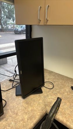 Dell Flat Screen Computer Monitor