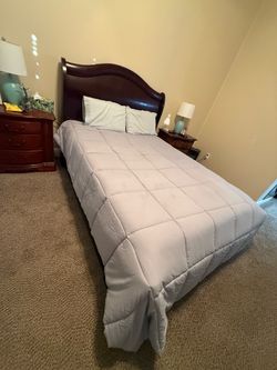 Queen bedroom set with dresser and night stand