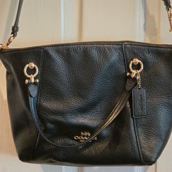 Designer handbag hand bag purse black leather