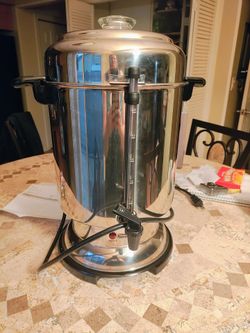 DeLonghi Deluxe 60-Cup Commercial Coffee Urn (Model DCU62)