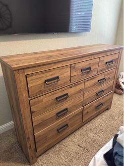 Ashley 7-Drawer Dresser