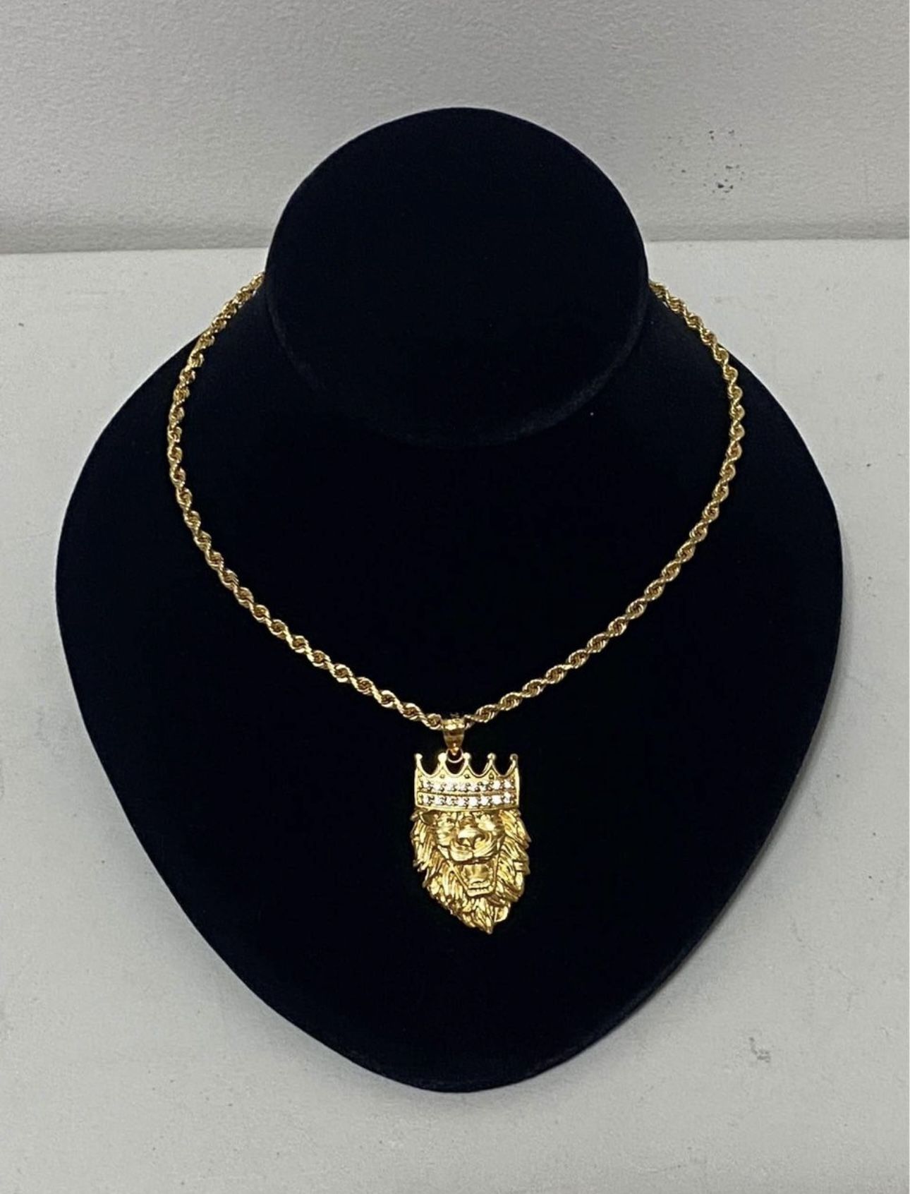 Stunning 24” 14k Gold Chain & Lion Charm 28.31g