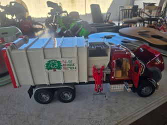 Loading garbage truck