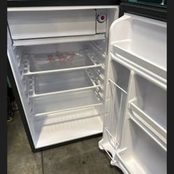 Mini Fridge With Mini Freezer 