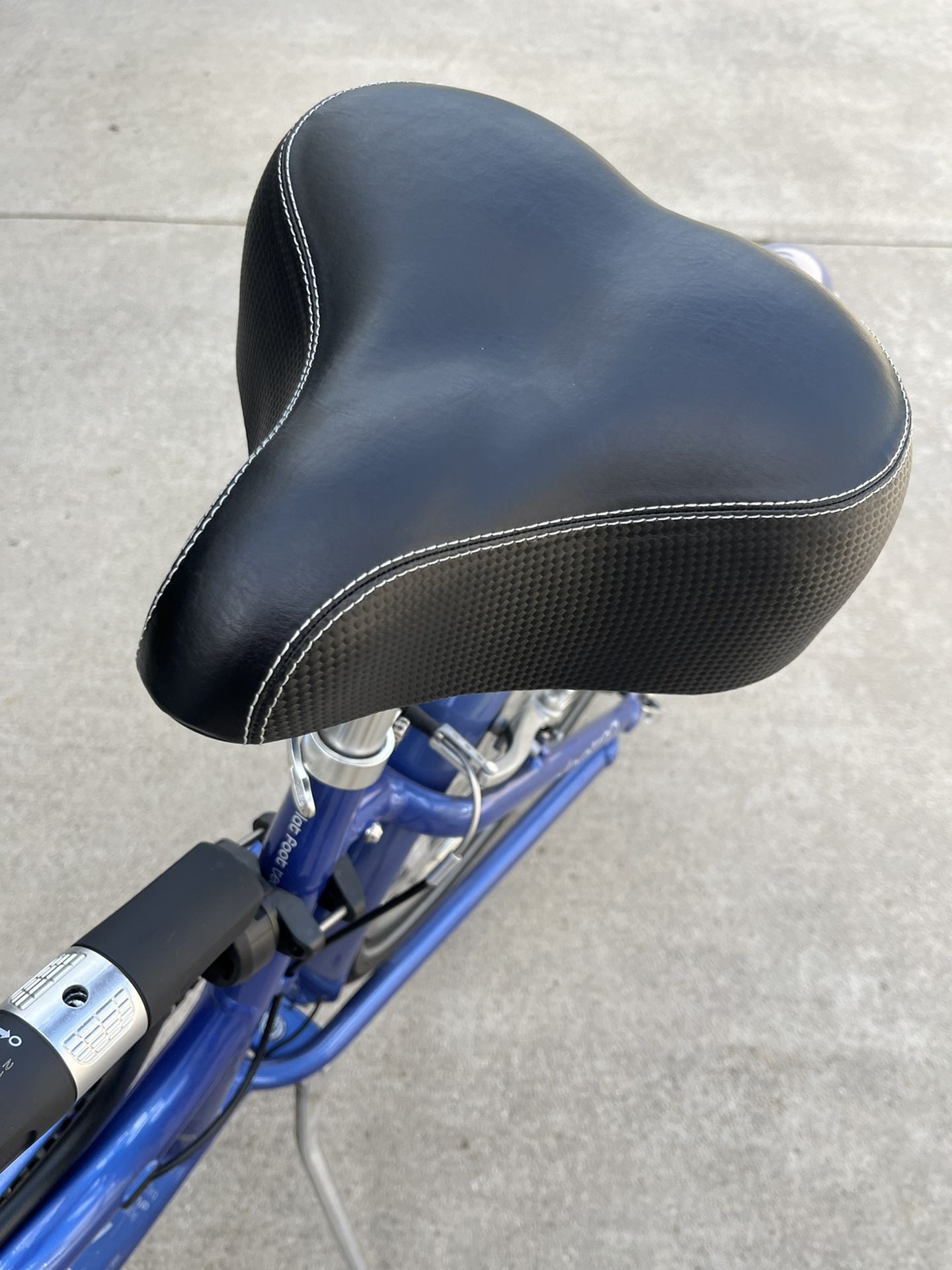 In  Excellent condition there is nothing wrong with it, out door bike seat Bikeroo Extra Padded Bike Seat 