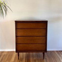 Vintage Mid Century Modern Bassett 4- Drawer Dresser / MCM Tallboy