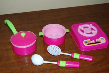 KITCHEN PRETEND PLAY