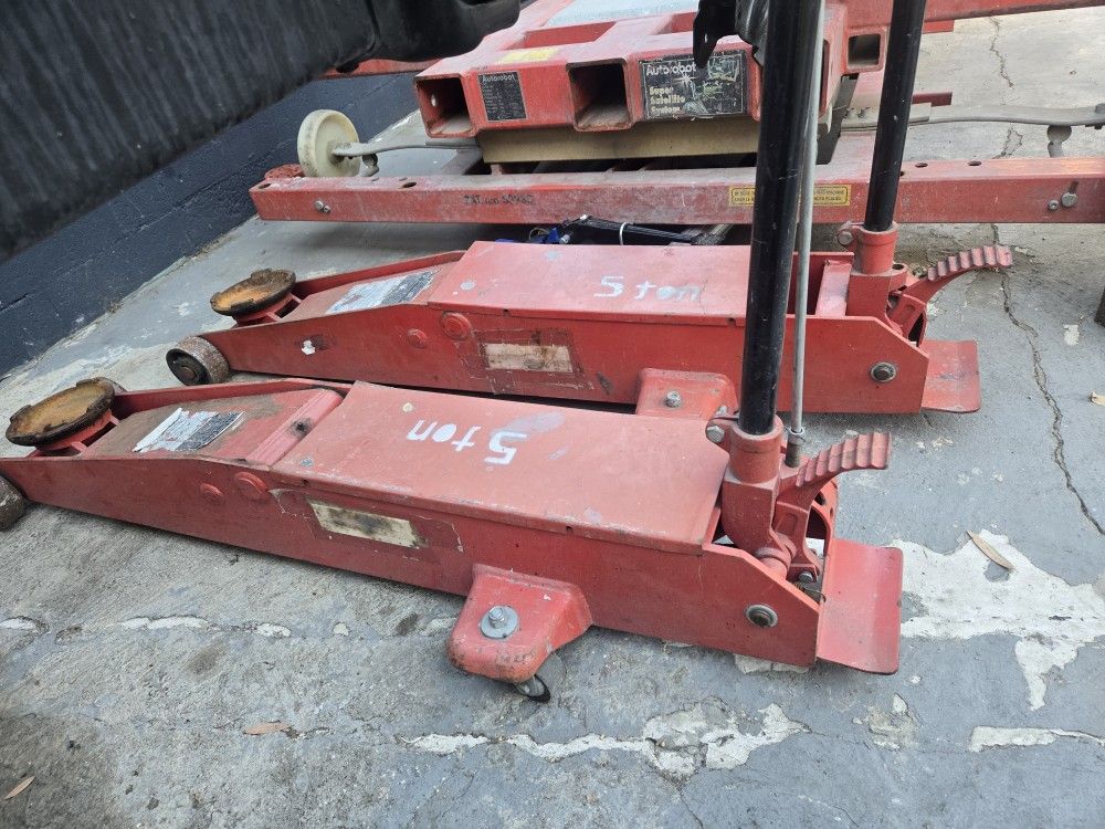 Professional Hydraulic Service Jack 68052 Capacity 5 Ton