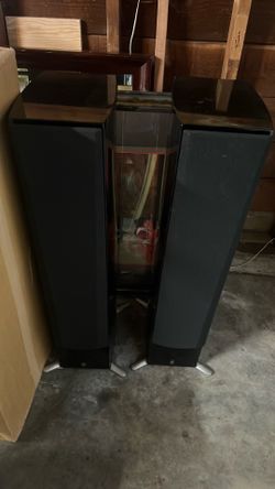 Black noir Yamaha  speakers