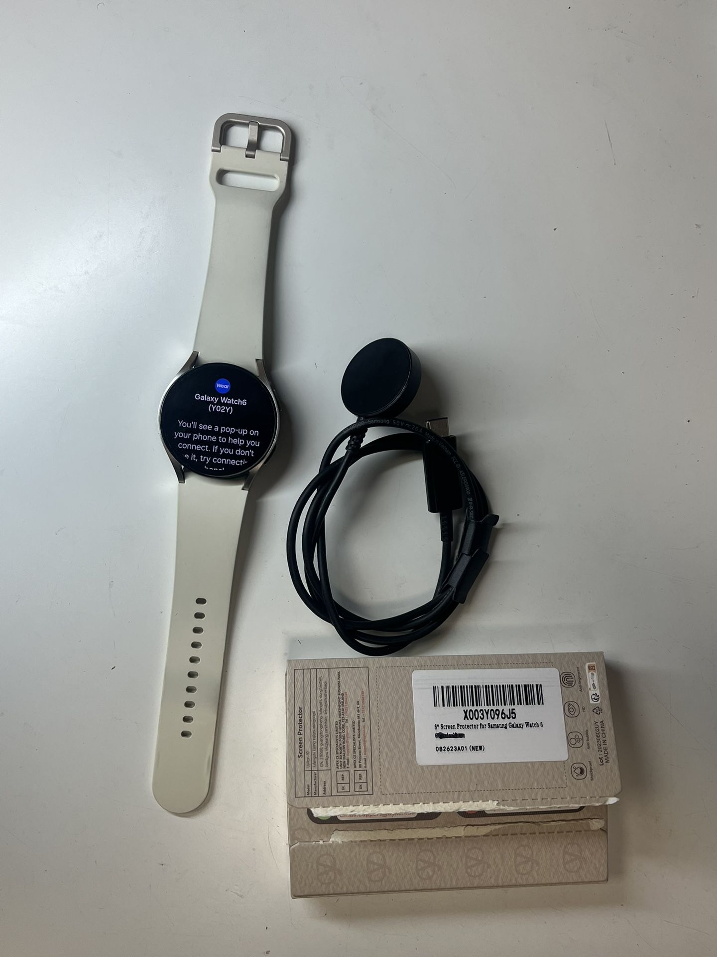 Samsung Galaxy Watch6 SM-R930 40MM 16GB GPS Only with Band Silver/ Cream