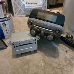 Oem 2010 Chevy Camaro Radio