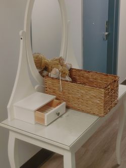 VANITY/ MAKEUP CENTER