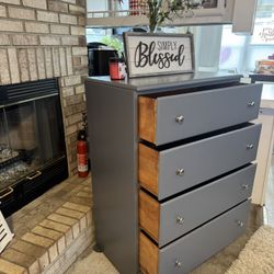 ✨✨BEAUTIFUL GRAY TALL 4 DRAWER DRESSER ✨✨