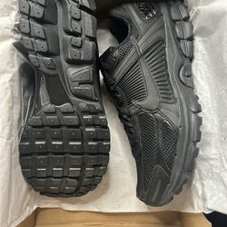 Nike Zoom Vomero 5 Triple Black Size 11 New